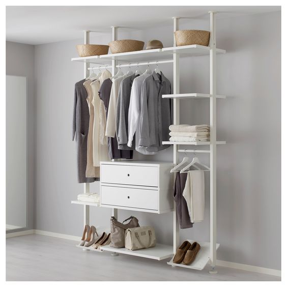 Mueble para guardar tu ropa sino tienes clóset y que refleje un estilo minimalista y chic.