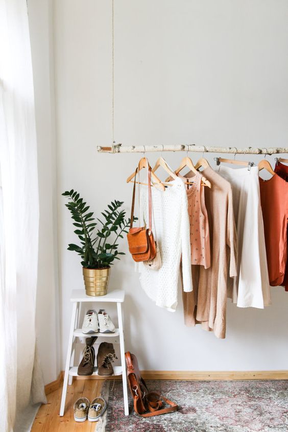 Cómo organizar tu ropa, cómo organizar el espacio en tu hogar, cómo ordenar tu clóset, cómo organizar tu ropa si no tienes clóset.
