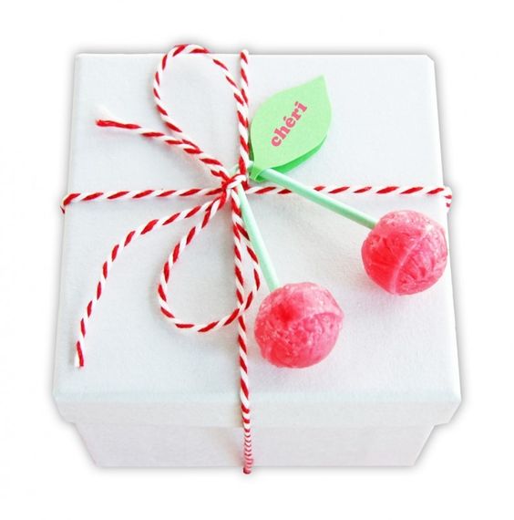 Caja blanca, cajas blacas, envoltura blanca, Ideas para envolver regalos, como envolver regalos, ideas originales para envolver regalos, ideas ecologicas para envolver regalos, regalos de navidad, como envolver tus regalos de navidad, ideas originales para envolver regalos de navidad.
